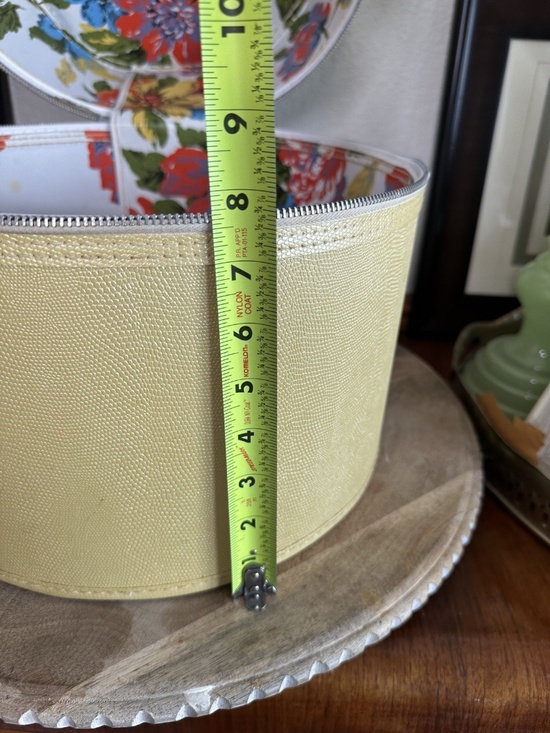 Vintage Mid-Century Butter Yellow Wig / Hat Box Round Travel Case w/ Handle main image 16